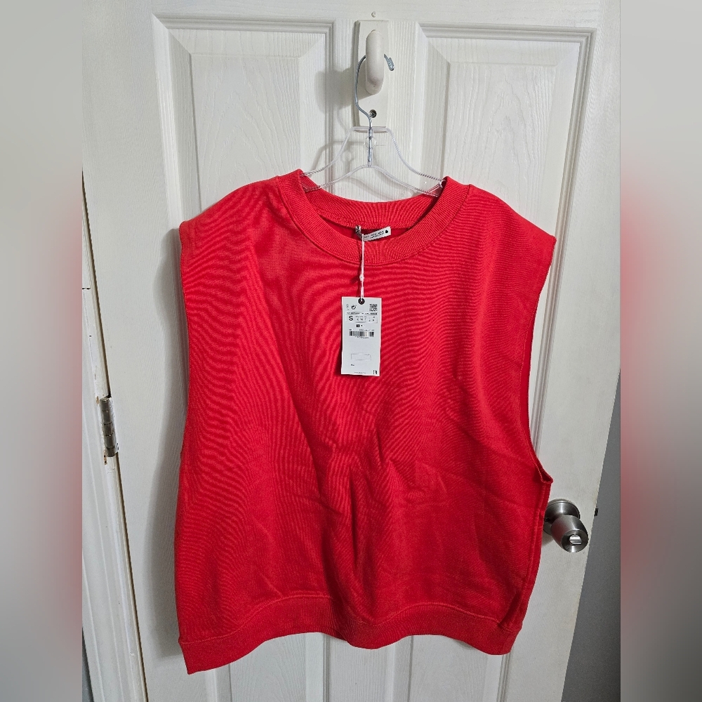 Zara Mens NWT Sleeveless Sweatshirt Vest Red Size Small